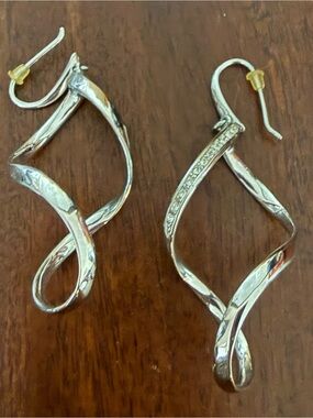 Touchstone Elegant Twisted Drop Earrings - Silver